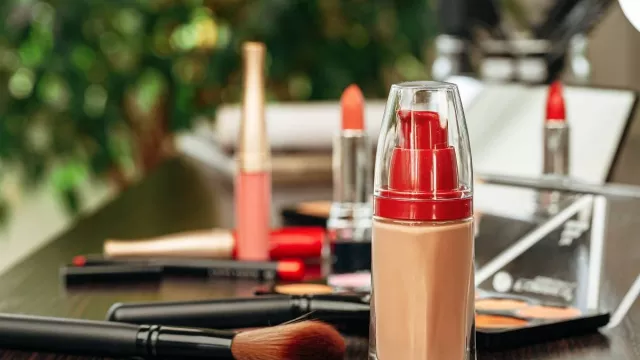 4 Primer Wajah yang Aman untuk Kulit Sensitif, Sephora Bikin Makeup Tahan Lama - GenPI.co