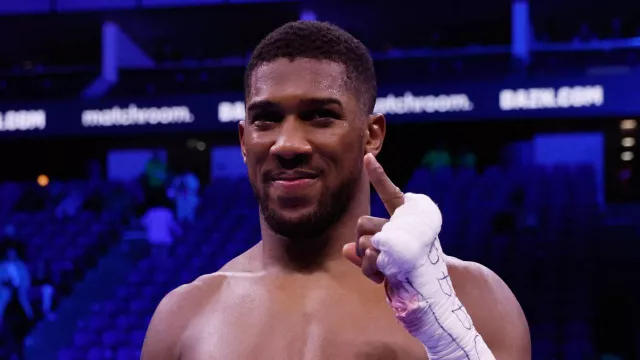 Pecah Ban Jadi Penyebab Kecelakaan Anthony Joshua di Nigeria - GenPI.co