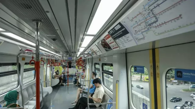 LRT Jakarta Beroperasi hingga 02.00 WIB di Malam Tahun Baru, Ada Program Berhadiah - GenPI.co