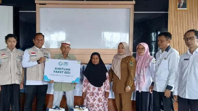 PLN UIP JBT Salurkan Paket Sembako dan Apresiasi Guru di Purwakarta - GenPI.co