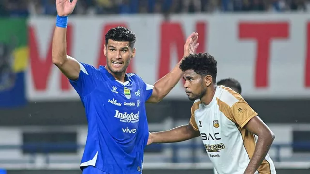 Bek Persib Bandung Julio Cesar Waspadai Motivasi Tinggi Persik Kediri - GenPI.co