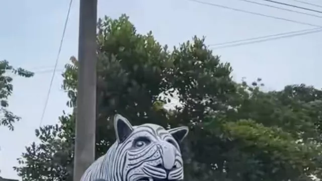 Viral Patung Macan Putih di Kediri, Disebut Mirip Zebra dan Kuda Nil - GenPI.co