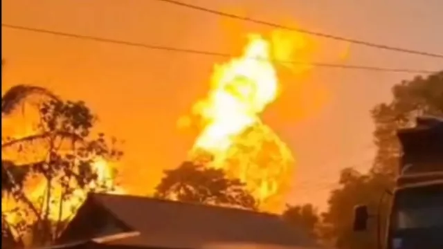 Pipa Gas Meledak di Inhil Riau, Jalur Lintas Timur Riau Disetop Sementara - GenPI.co