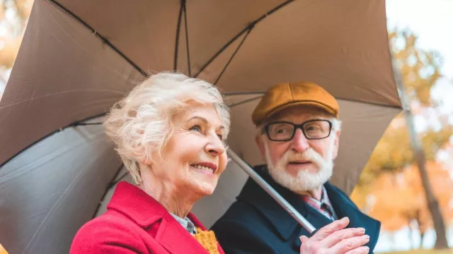 Berbagi Emosi Positif Terbukti Menyehatkan Pasangan Lansia, Ungkap Penelitian - GenPI.co