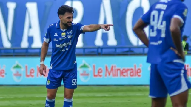 Jelang Lawan Persik Kediri, Persib Bandung Kedatangan Frans Putros - GenPI.co