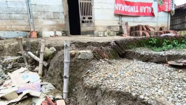 Heboh Tanah Ambles di Blora, Hujan Deras jadi Pemicu - GenPI.co