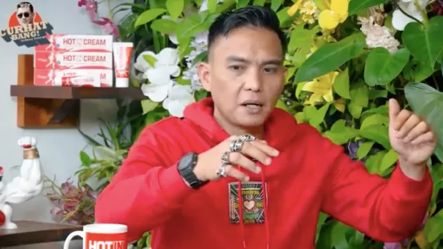  Artis 50 Tahun Menikah, Tinggi 160 Cm, Rambut Pendek - GenPI.co