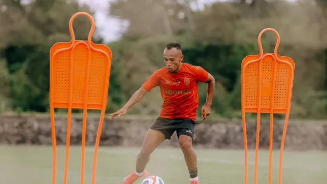 Irfan Jaya Pulih 90 Persen, Lini Depan Bali United Disuntik Kekuatan - GenPI.co