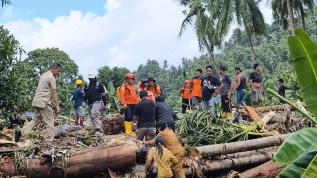 Sakit di Tempat Pengungsian, 1 Korban Banjir Pulau Siau Meninggal Dunia - GenPI.co
