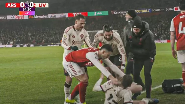 Gary Neville dan Roy Keane Kecam Aksi Martinelli ke Bradley - GenPI.co