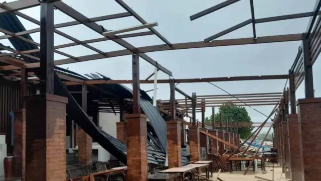 6 Kafe Rusak Akibat Angin Kencang di Jimbaran, Peringatan Dini Dikeluarkan BBMKG - GenPI.co