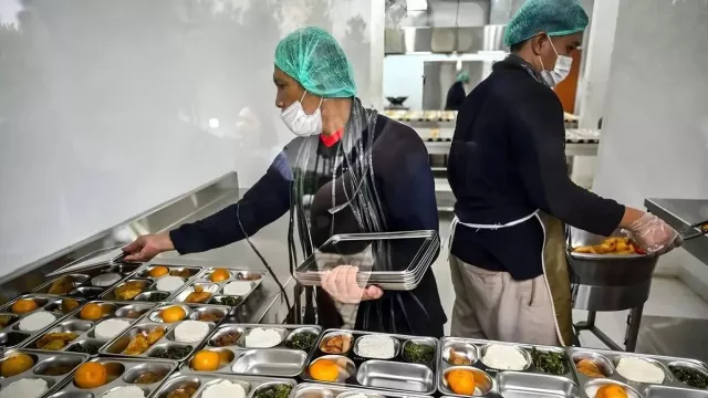 75 Siswa SMKN 11 Semarang Diduga Keracunan MBG, 4 Orang Sempat Dirawat di RS - GenPI.co