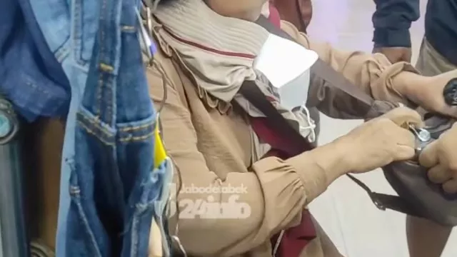 Viral Nenek Kepergok Curi 16 Baju di Tanah Abang - GenPI.co