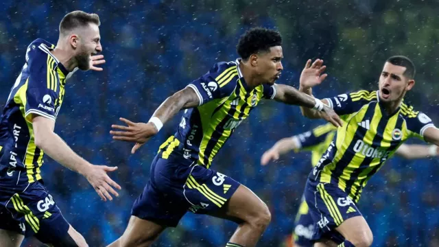 Pemain Keturunan Indonesia Bawa Fenerbahce Juara Piala Super Turki 2025 - GenPI.co