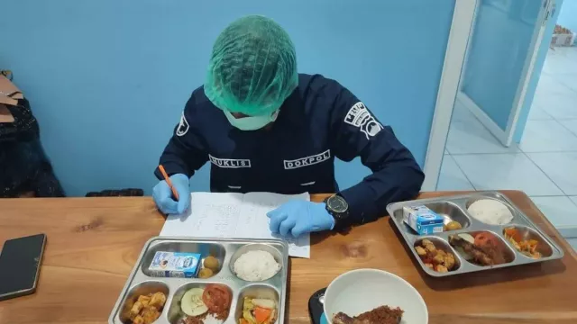 113 Korban Keracunan MBG Grobogan Dirujuk ke RS, Alami Mual dan Muntah - GenPI.co