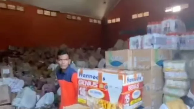 Viral Bantuan Korban Bencana Menumpuk di Gudang BPBD Bireuen - GenPI.co