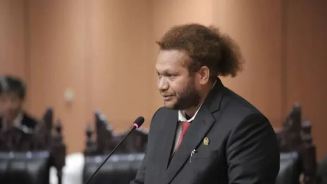 Senator Finsen Minta Prabowo dan Bahlil Setop Wacana Tanam Sawit di Papua - GenPI.co