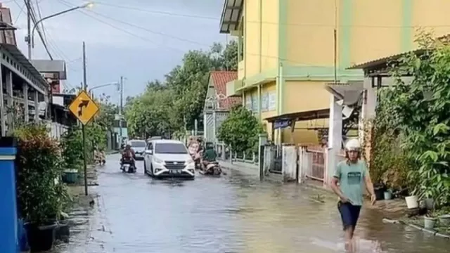 Banjir dan Longsor di Batang, 13 Lokasi Terdampak Ribuan Warga Mengungsi - GenPI.co