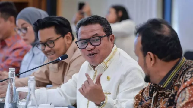 DPR Minta Industri Segera Bertransformasi, Seiring Impor Solar Dihentikan - GenPI.co
