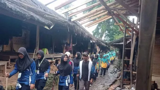 Warga Badui Panen Durian, Ramai Dikunjungi saat Libur Panjang - GenPI.co