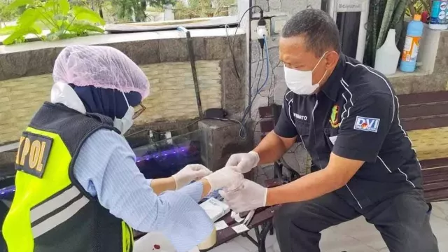 Polisi Ambil DNA Keluarga Pramugari Pesawat Kecelakaan di Gunung Bulusaraung - GenPI.co