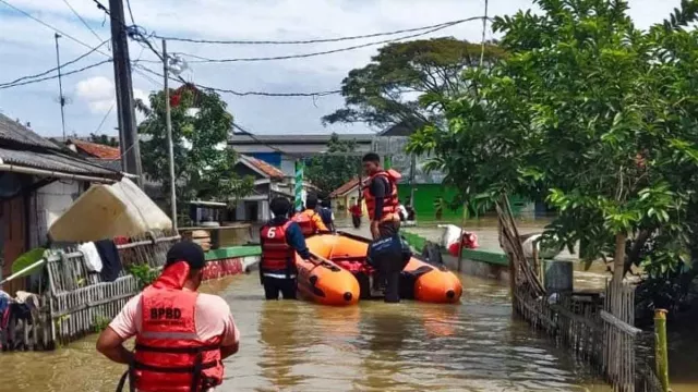 815 Orang Mengungsi Akibat Banjir di Bekasi, Logistik Disalurkan - GenPI.co