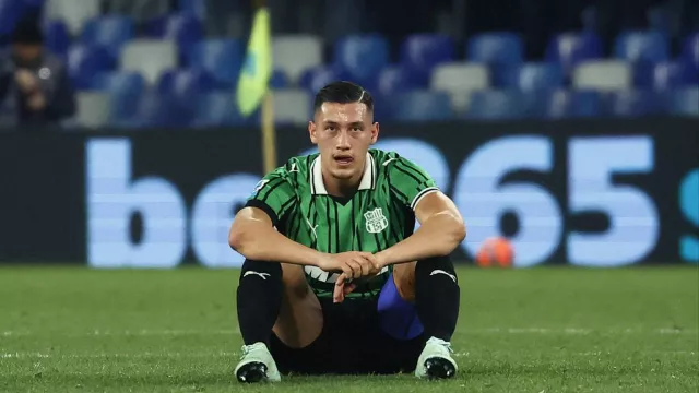 Sassuolo Dibekuk Napoli, Jay Idzes Tuai Pujian - GenPI.co