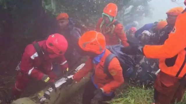 Jenazah Perempuan Korban Kecelakaan Pesawat di Bulusaraung, Berhasil Dievakuasi - GenPI.co