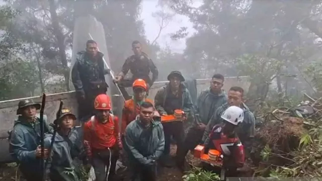 SAR Temukan Kotak Hitam dan Potongan Tubuh Korban Kecelakaan Pesawat ATR - GenPI.co