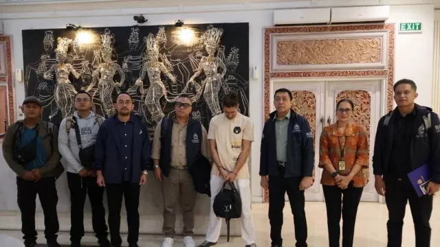 Buronan Interpol Asal Rumania Dideportasi, Nikah Siri di Bali Istri WNI - GenPI.co