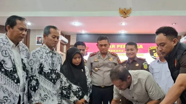 Sempat Tersangka, Guru Honorer di Muaro Jambi yang Cukur Rambut Siswa Dibebaskan - GenPI.co