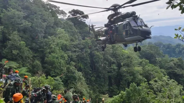 Jumlah Korban Pesawat ATR Jatuh Bertambah, 10 Kantong Paket Ditemukan - GenPI.co