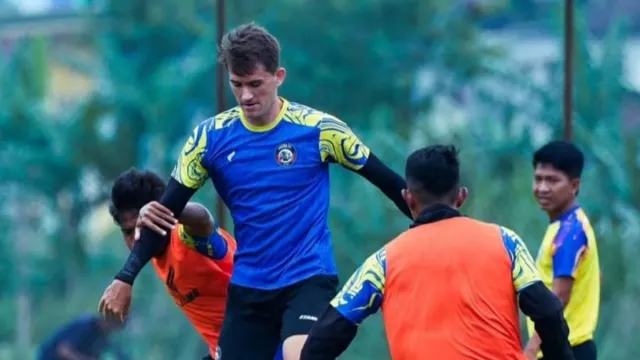 Arema FC Termotivasi Jaga Konsistensi Saat Lawan Dewa United - GenPI.co