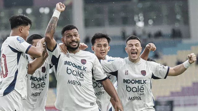  Persita vs Bhayangkara FC - GenPI.co