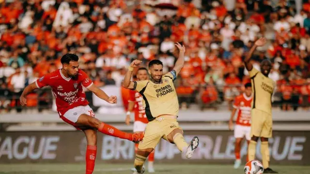 Tahan Imbang Bali United, Semen Padang Digelontor Bonus - GenPI.co