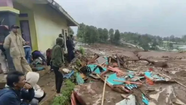 Dedi Mulyadi Usul Daerah Longsor di Cisarua, Dijadikan Hutan - GenPI.co