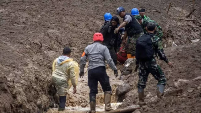 19 Prajurit Marinir Hilang dan 4 Lainnya Meninggal, Akibat Longsor di Cisarua - GenPI.co