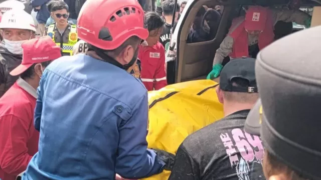Kecelakaan Padang Panjang–Bukittinggi Libatkan Truk Trailer, 6 Orang Meninggal - GenPI.co