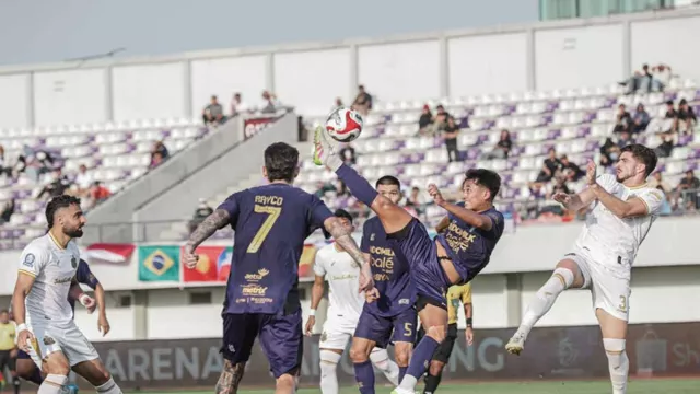Carlos Pena Geber Latihan Persita Tangerang, Jelang Jamu Persija Jakarta - GenPI.co