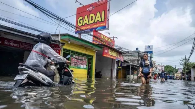Banjir Rob Mengintai, Warga Pesisir Jakarta Utara Diminta Waspada - GenPI.co