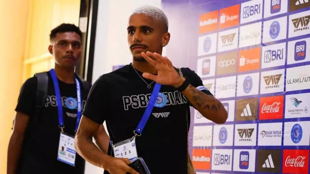 Pemain PSBS Biak Lucas Morais Dapat Serangan Rasis, Seusai Protes Gol Persib - GenPI.co