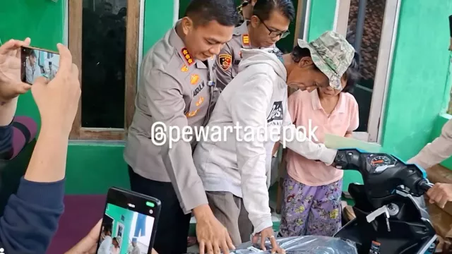 Nasib Berubah! Pedagang Es Gabus Viral Dituding Pakai Spons, Kini Dapat Motor - GenPI.co