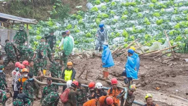 KSAL Sebut 18 Prajurit Marinir Korban Longsor Cisarua, Masih Dalam Pencarian - GenPI.co