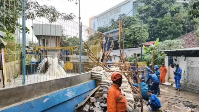 Cuaca Ekstrem Ancam Jakarta, Pramono Perpanjang PJJ dan WFH hingga 1 Februari - GenPI.co