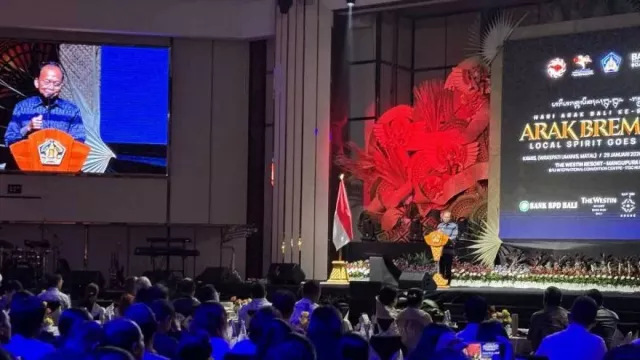 Wayan Koster Minta Menkeu Purbaya Turunkan Biaya Pita Cukai Arak Bali - GenPI.co