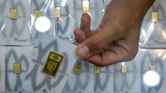 Harga Emas Antam Hari Ini Turun Banyak, Waktunya Beli - GenPI.co