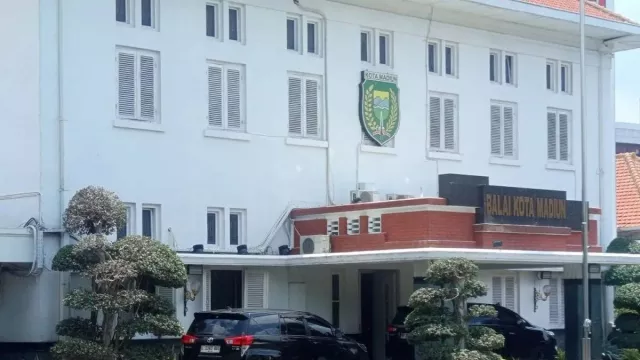 KPK Geledah Kantor Wali Kota Madiun, Sita Barang Penting - GenPI.co