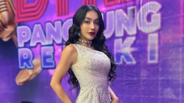 Bantah Menelantarkan, Denada Sudah Akui Ressa Anak Kandung - GenPI.co