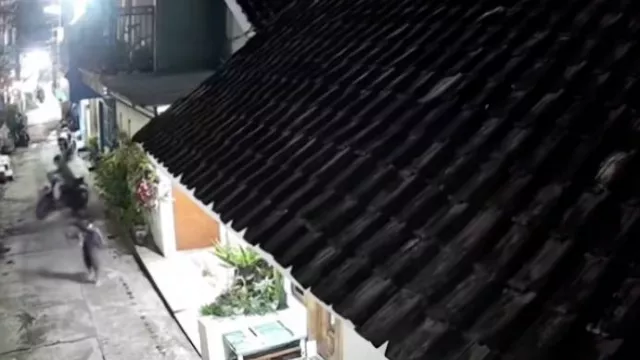 Nekat! Bocah SD SMP Diduga Curi Motor di Malang, Aksi Terekam CCTV - GenPI.co