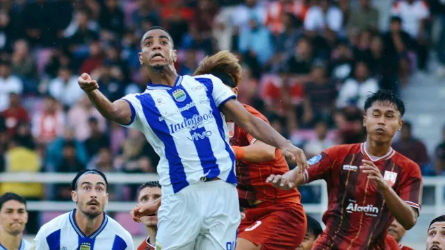  Kalahkan Persis Solo, Persib Bandung Kokoh di Puncak - GenPI.co